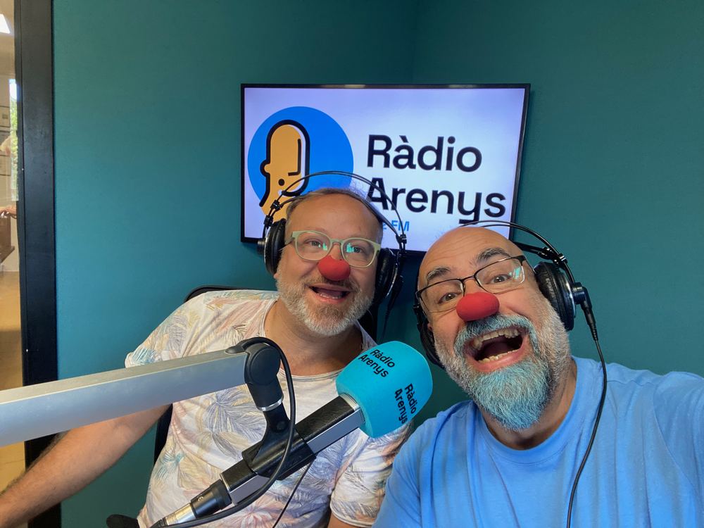 David y Jordi Anglada en el estudio de Ràdio Arenys durante el programa Homes